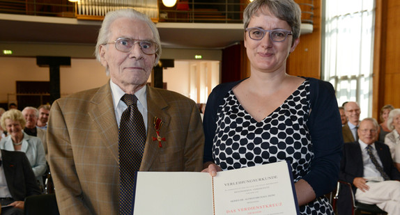 Dr. Michael Heim (l.) und die Ministerin im Staatsministerium, Silke Krebs (r.) (Quelle: Wissenschaftliche Gesellschaft Freiburg)