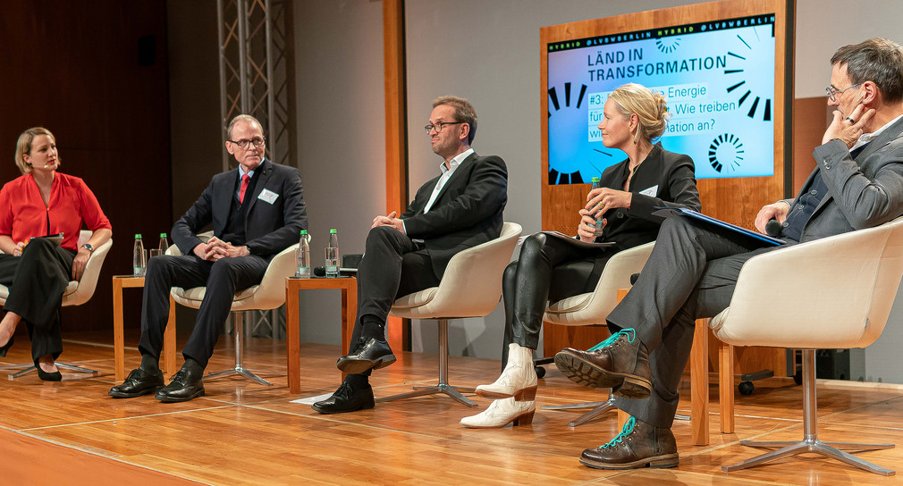 (V.l.n.r.): Kathrin Witsch, Jürgen Thormann, Umweltministerin Thekla Walker, Klaus Müller und Andreas Renner