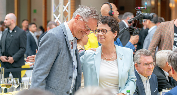 Politisches Sommerfest 60. Stallwächterparty: Aus Tradition in die Zukunft Staatssekretär Rudi Hoogvliet, Bevollmächtigter des Landes Baden-Württemberg beim Bund und Justizministerin Marion Gentges