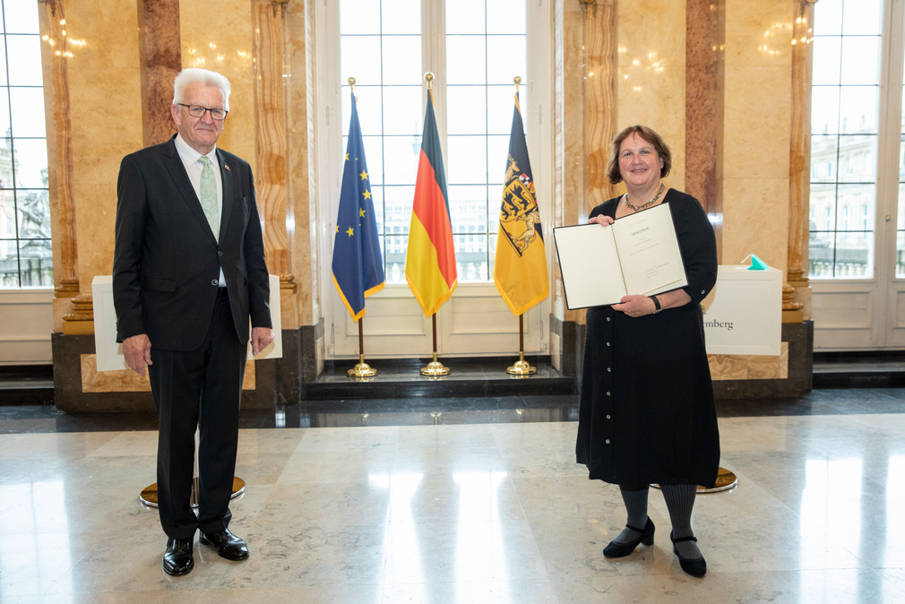 Ministerpräsident Winfried Kretschmann (l.) und Theresa Schopper (r.) Ministerin für Kultus, Jugend und Sport