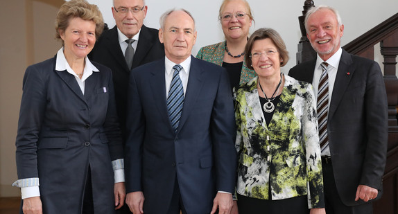 v.l.n.r.: Dr. Gisela Meister-Scheufelen, Dr. h. c. Rudolf Böhmler, Bernhard Bauer, Prof. Dr. Gisela Färber, Gerda Stuchlik und Claus Munkwitz