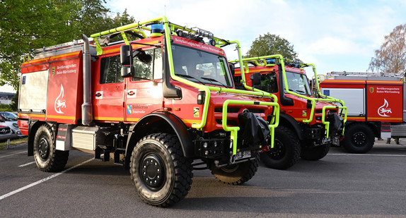 Übergabe Tanklöschfahrzeuge Waldbrand
