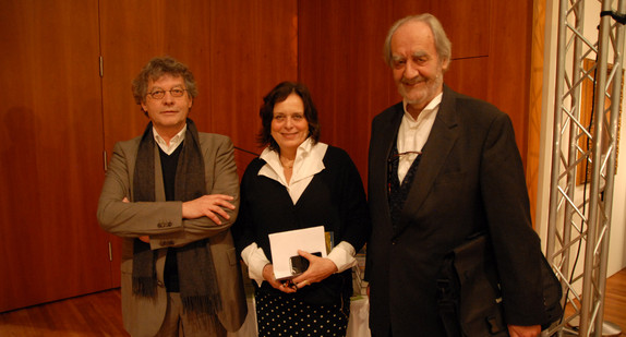 
(L-R) Hubert Klöpfer, Verleger; Dagmar Seitzer, Journalistin; Felix Huby, Schriftsteller