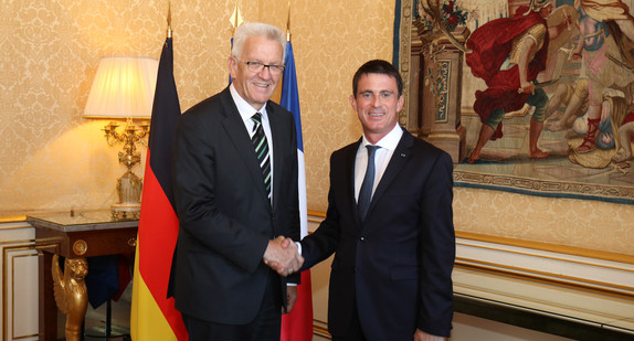 Ministerpräsident Winfried Kretschmann (l.) und der französische Premierminister Manuel Valls (r.)