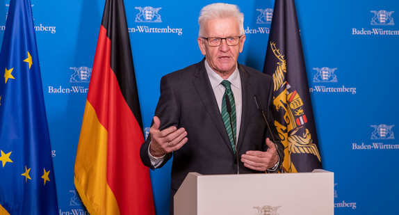 Ministerpräsident Winfried Kretschmann bei einem Pressestatement.