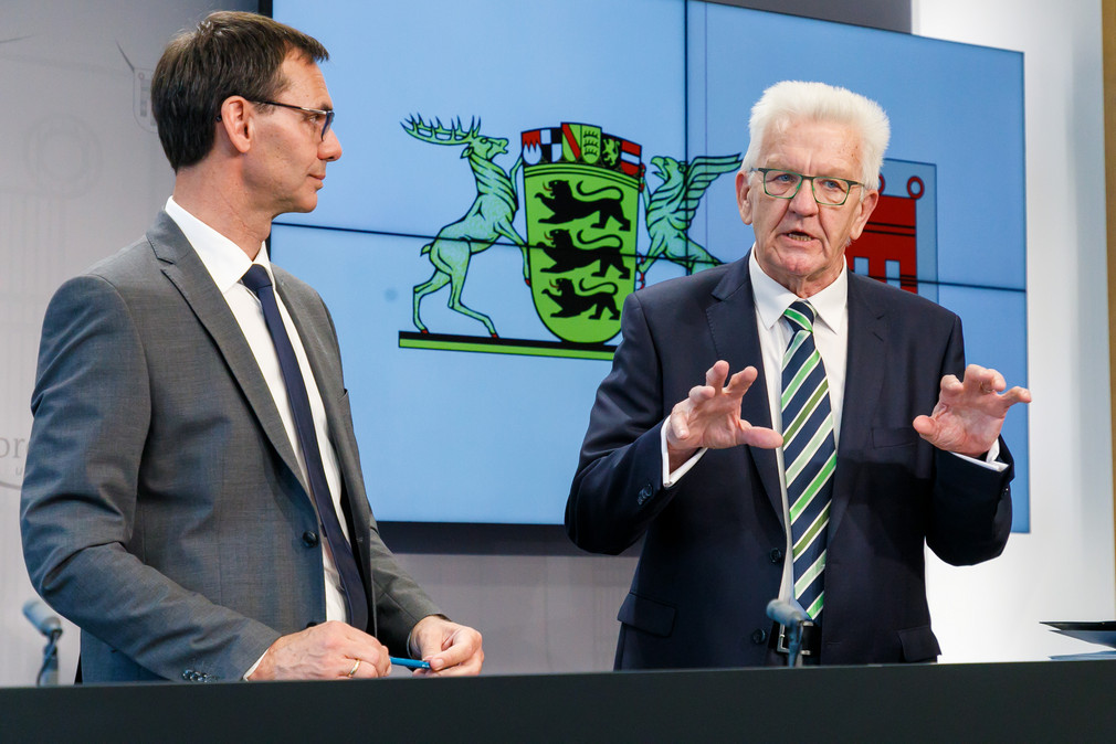 Ministerpräsident Winfried Kretschmann (rechts) und der Vorarlberger Landeshauptmann Markus Wallner (links)
