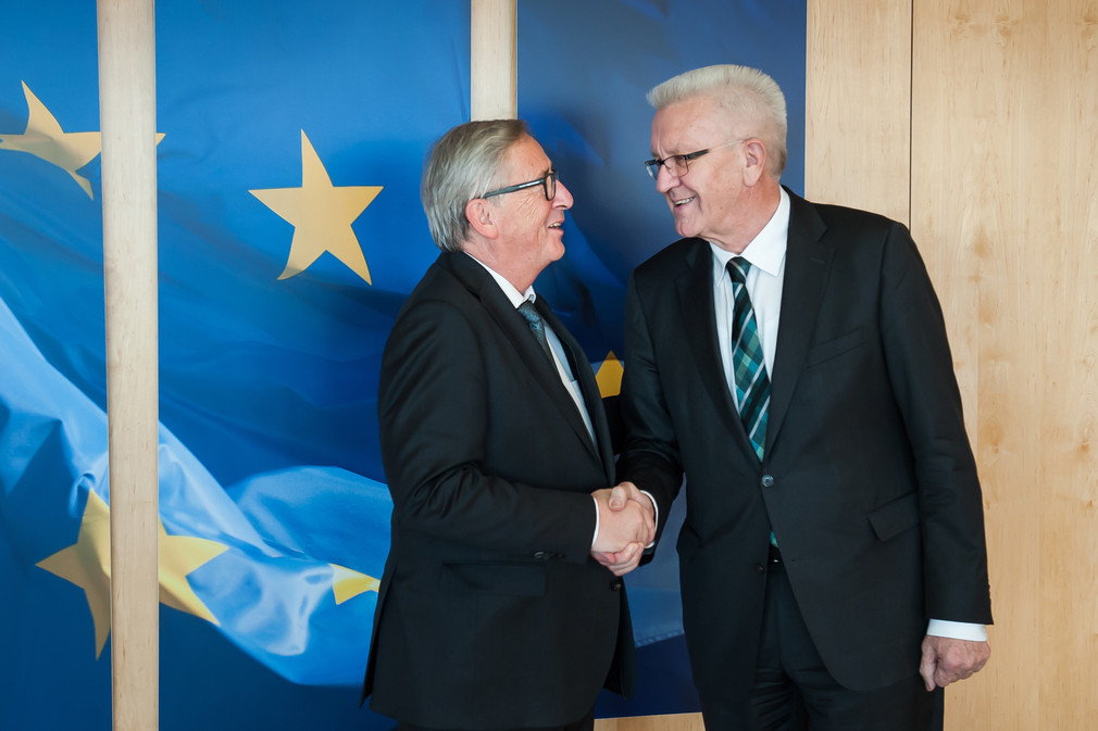 Ministerpräsident Winfried Kretschmann (r.) und der Präsident der Europäischen Kommission, Jean-Claude Juncker (l.) (Foto: Vertretung des Landes Baden-Württemberg bei der Europäischen Union/FKPH)