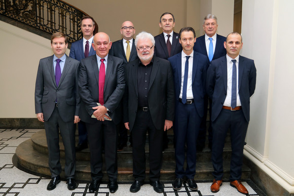 Gruppenbild mit Staatsminister Klaus-Peter Murawski (v.M.) mit den in Baden-Württemberg ansässigen Berufskonsuln