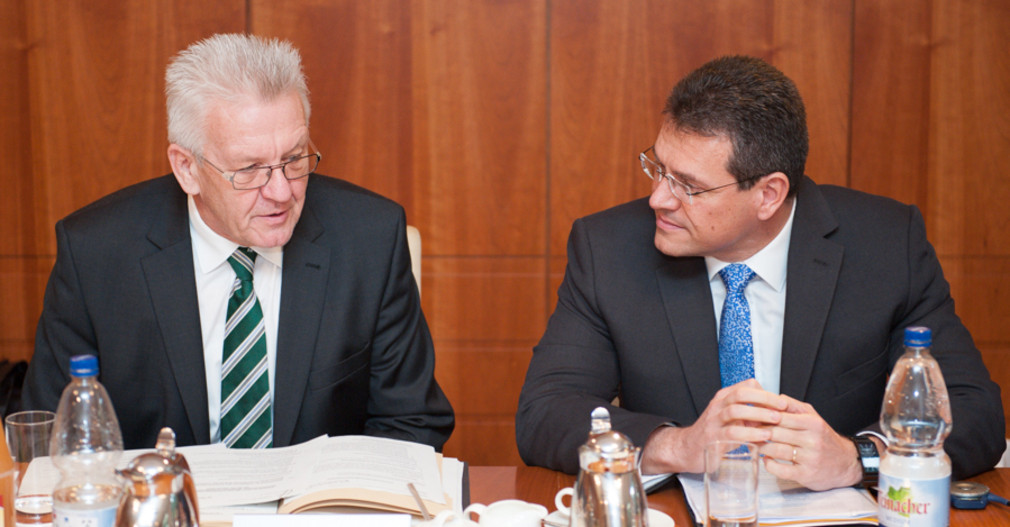 Ministerpräsident Winfried Kretschmann (l.) und der Vizepräsident der Europäischen Kommission, Maroš Šefčovič (r.)