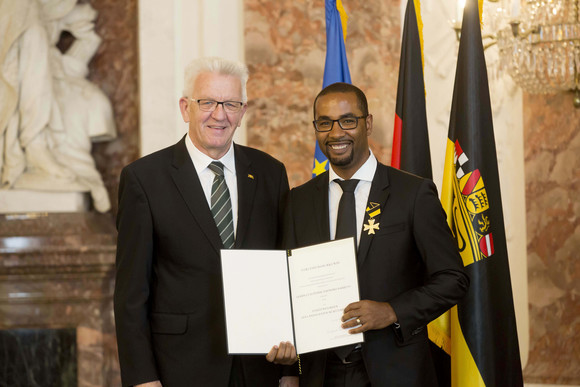 Ministerpräsident Winfried Kretschmann (l.) und Cacau (Claudemir Jerônimo Barreto, r.)