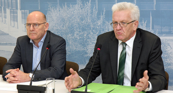 Ministerpräsident Winfried Kretschmann (r.) und Verkehrsminister Winfried Hermann (l.)