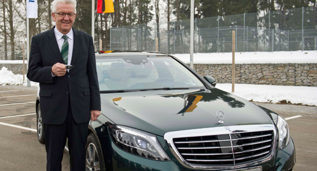 Ministerpräsident Winfried Kretschmann mit seinem neuen Dienstwagen