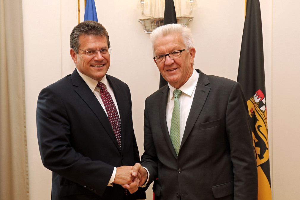 Ministerpräsident Winfried Kretschmann (r.) und Maroš Šefčovič (l.), Vizepräsident der Europäischen Kommission und EU-Kommissar für die Energieunion