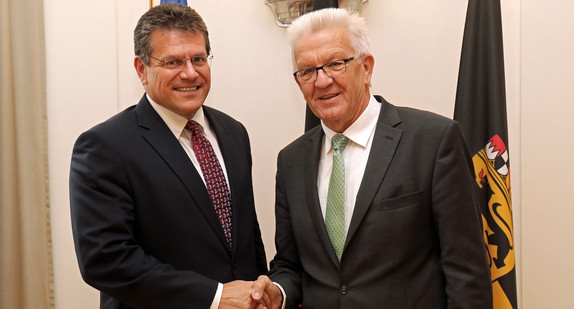 Ministerpräsident Winfried Kretschmann (r.) und Maroš Šefčovič (l.), Vizepräsident der Europäischen Kommission und EU-Kommissar für die Energieunion