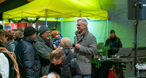 Übergabe der Gengenbacher Weihnachtstanne an die Landesvertretung, 25.11.2025