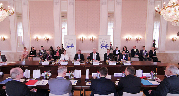 Erste Sitzung des Expertenforums im Rahmen des Europadialogs