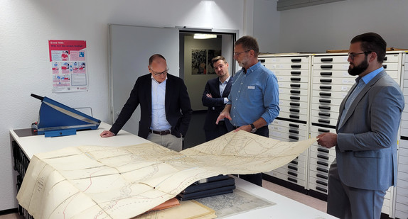 Ministerialdirektor Dr. Christian Schneider (links) zu Besuch im Landratsamt des Rhein-Neckar-Kreises