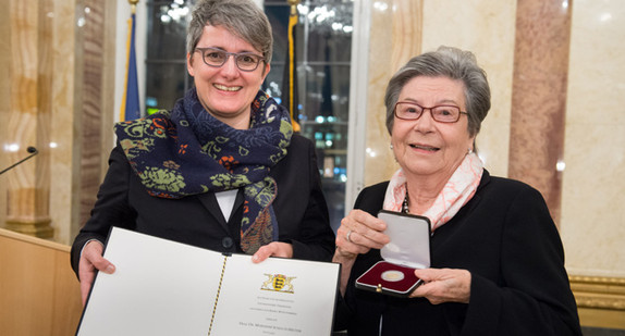 Ministerin Silke Krebs (l.) und Ministerin a.D. Dr. Marianne Schultz-Hector (r.)