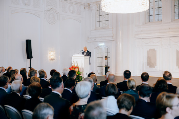 Rede von Bundespräsident a.D. Joachim Gauck vor den Gästen