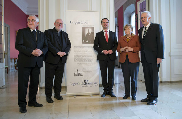 v.l.n.r.: Gebhardt Fürst, Bischof der Diözese Rottenburg-Stuttgart, Kardinal Reinhard Marx, der Erzbischof von München und Freising, der Rottenburger Oberbürgermeister Stephan Neher, Bundeskanzlerin Angela Merkel und Ministerpräsident Winfried Kretschmann