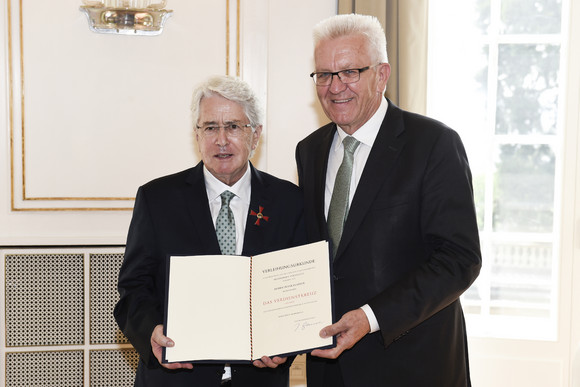 Ministerpräsident Winfried Kretschmann (r.) und Frank Elstner (l.)