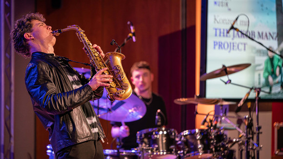 Das musikalische Ausnahmetalent Jakob Manz am Altsaxophon