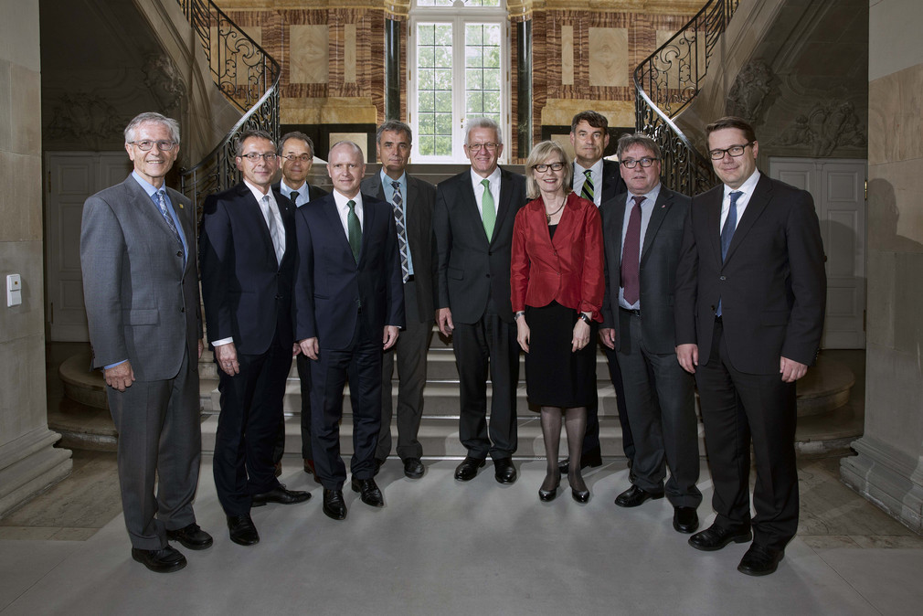 Ministerpräsident Winfried Kretschmann (M.) mit den Vertretern der Schweizer Grenzkantone