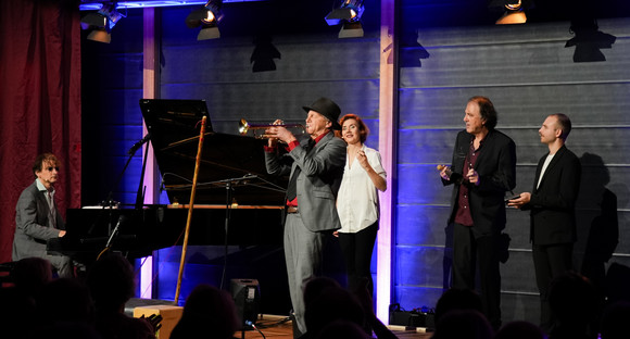 Gemeinsame Performance des Huub Dutch Duos, Stefan Waghubingers sowie des Zauberduos Jaana Felicitas und Nikolai Striebel