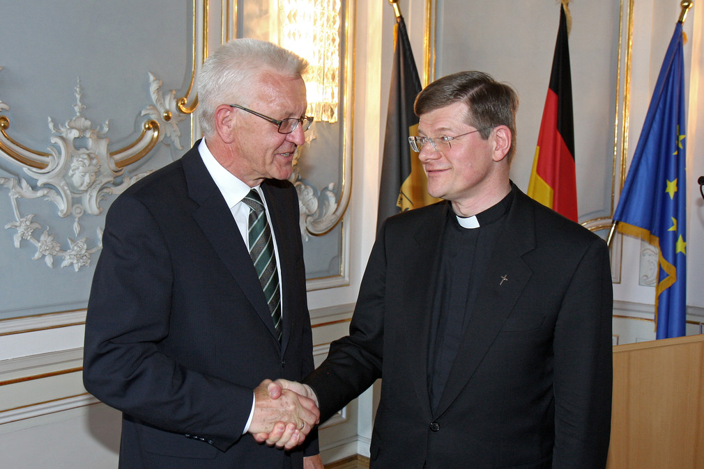 Ministerpräsident Winfried Kretschmann (l.) und der designierte Erzbischof Stephan Burger (r.)