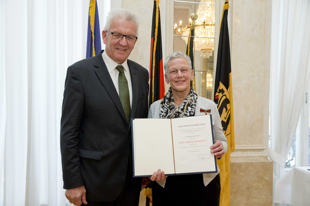Ministerpräsident Winfried Kretschmann (l.) und Marianne Beißwenger (r.)