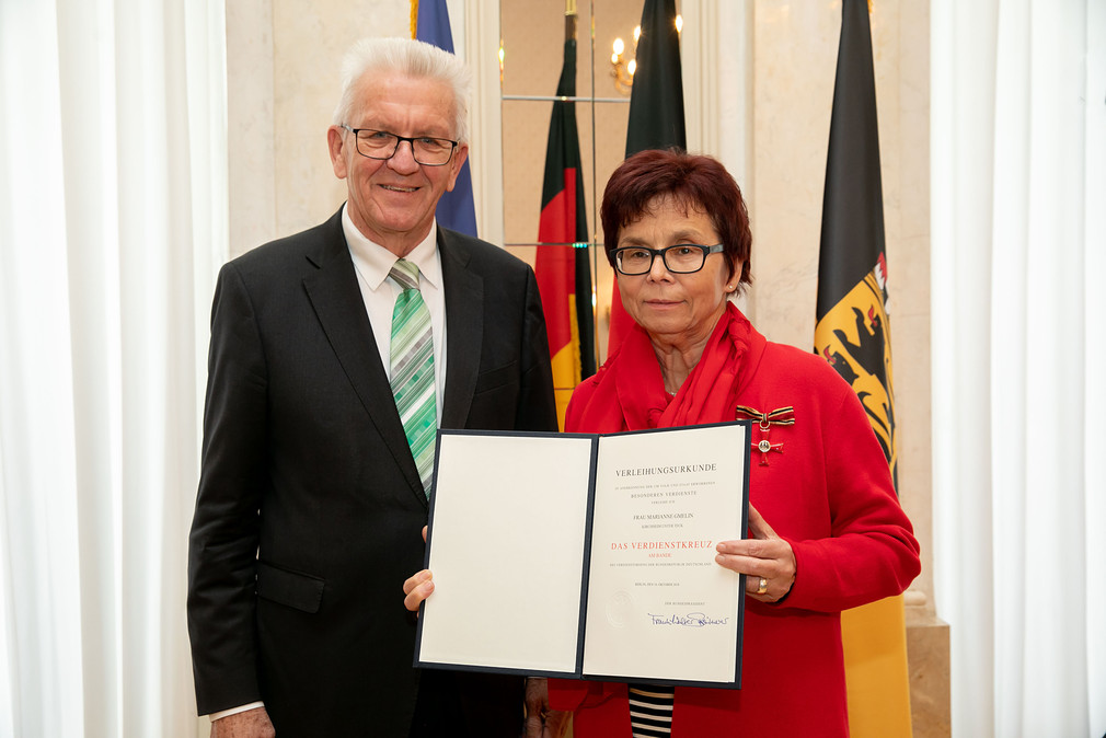 Ministerpräsident Winfried Kretschmann (l.) und Marianne Gmelin (r.) (Bild: Staatsministerium Baden-Württemberg)