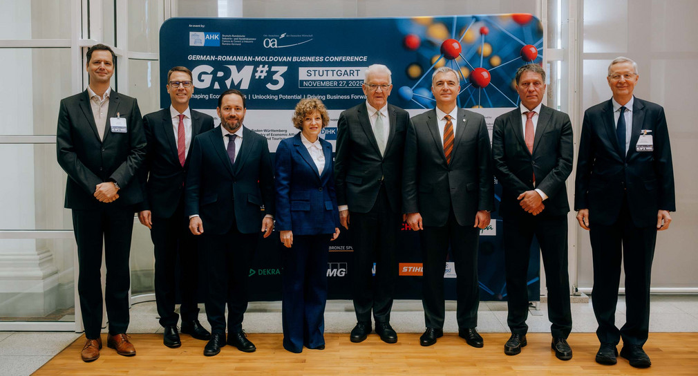 Gruppenbild anlässlich der Deutsch-Rumänisch-Moldauischen Wirtschaftskonferenz in Stuttgart