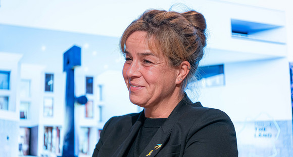 Buchvorstellung und Diskussion Im Herzen grün – Die Biografie Mona Neubaur, Wirtschaftsministerin in Nordrhein-Westfalen
