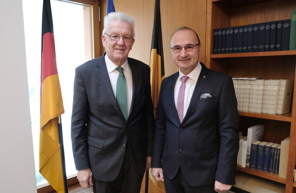 Ministerpräsident Winfried Kretschmann (l.) und der kroatische Botschafter Dr. Gordan Grlić-Radman (r.)