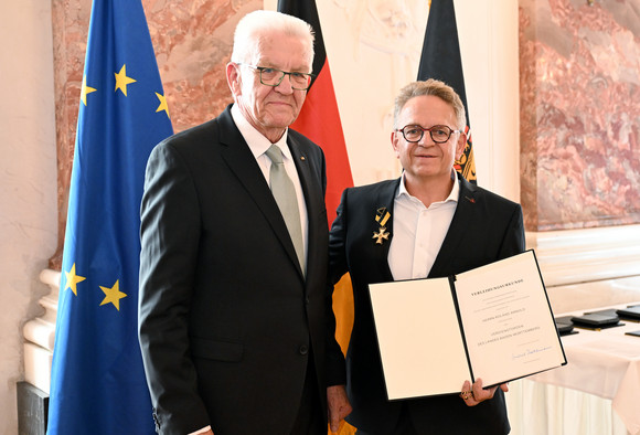 Auszeichnung Verdienstorden des Landes an 24 verdiente Persönlichkeiten Ministerpräsident Winfried Kretschmann (links) und Roland Arnold (rechts)