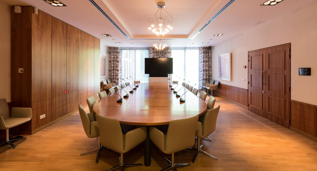 Blick in das Bodenseezimmer mit großem „Kabinetttisch“ der Landesvertretung in Brüssel.