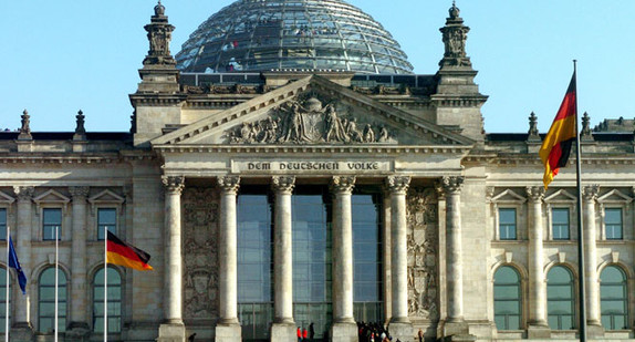 Reichstagsgebäude in Berlin - Sitz des Deutschen Bundestags (Bild: © Deutscher-Bundestag, Lichtblick: Achim Melde)