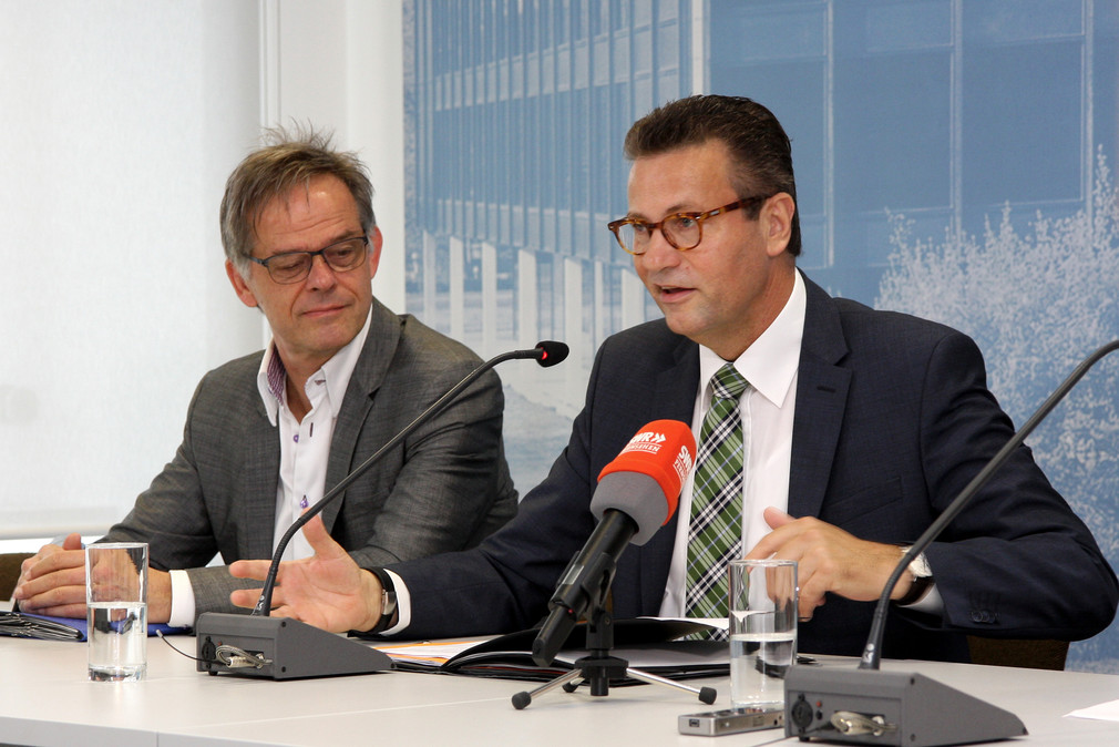 Landwirtschaftsminister Peter Hauk (r.) und Regierungssprecher Rudi Hoogvliet (l.)