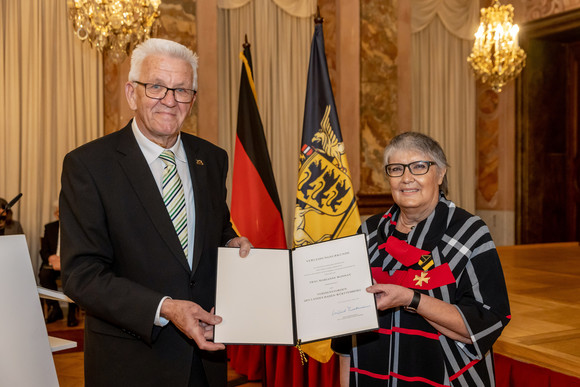 Ministerpräsident Winfried Kretschmann (l.) und Marianne Wonnay (r.)