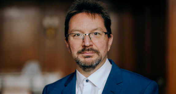 Porträtbild von Dr. Michael Blume