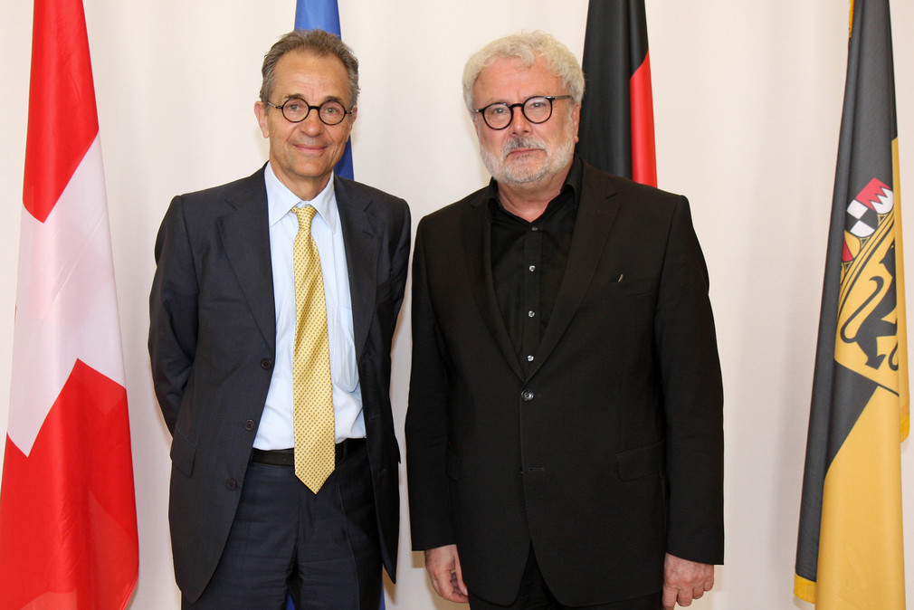Staatssekretär Klaus-Peter Murawski (r.) und der Schweizer Botschafter Tim Guldimann (l.)