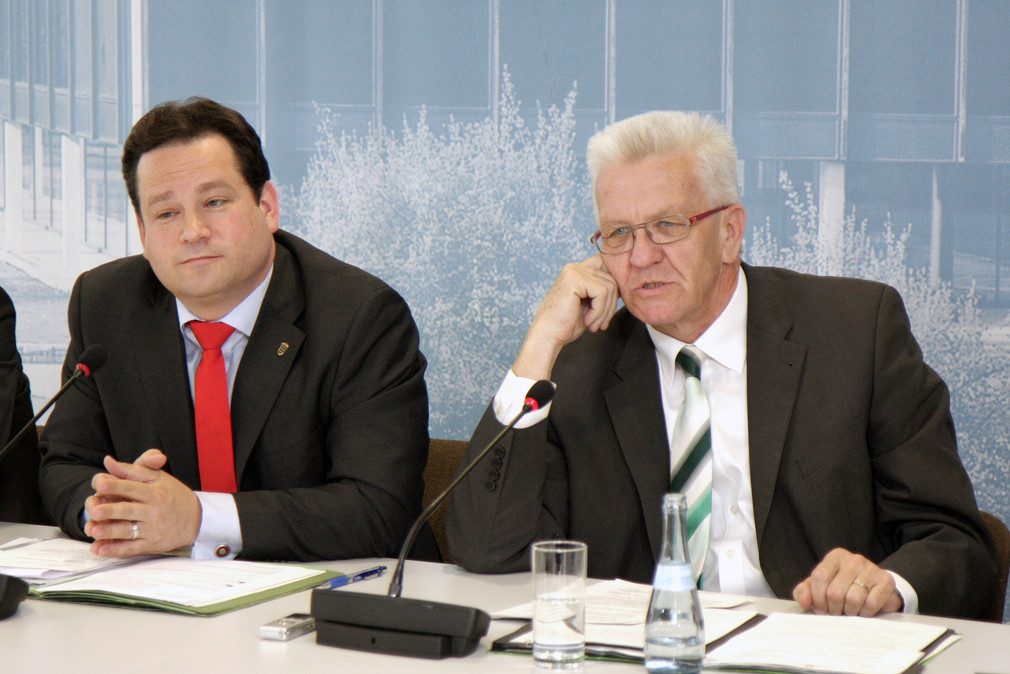 Ministerpräsident Winfried Kretschmann (r.) und Naturschutzminister Alexander Bonde (l.)