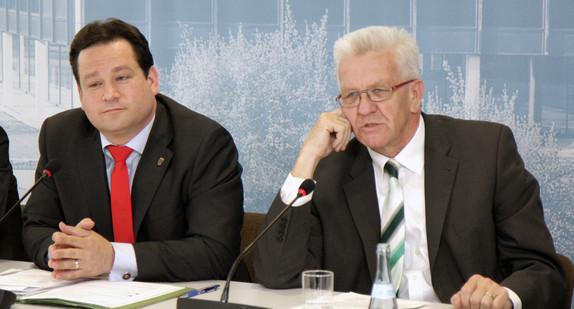 Ministerpräsident Winfried Kretschmann (r.) und Naturschutzminister Alexander Bonde (l.)