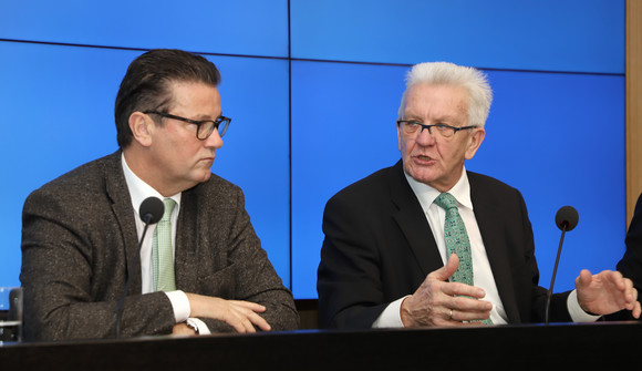 Ministerpräsident Winfried Kretschmann (r.) und Landwirtschaftsminister Peter Hauk (l.) (Bild: © Staatsministerium Baden-Württemberg)