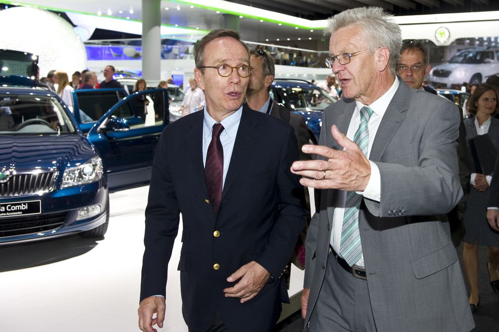 Matthias Wissmann (l.), Präsident des Verbandes der Automobilindustrie, und Ministerpräsident Winfried Kretschmann (r.)