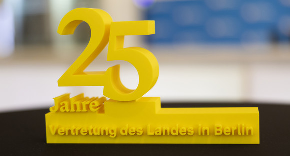 Politisches Sommerfest 60. Stallwächterparty: Aus Tradition in die Zukunft 3D-Druck: 25 Jahre Landesvertretung in Berlin