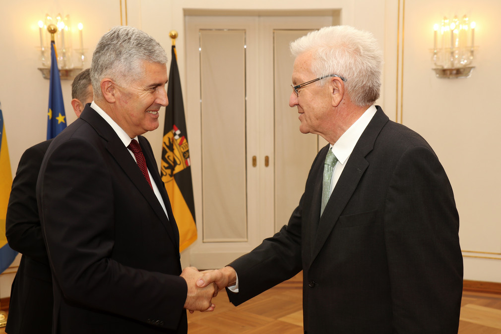 Ministerpräsident Winfried Kretschmann (r.) und der Vorsitzende des Staatspräsidiums von Bosnien-Herzegowina, Dragan Čović (l.)