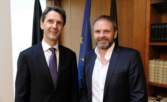 (L-R) Botschafter der Republik Österreich Dr. Peter Huber und Staatssekretär Volker Ratzmann, Bevollmächtigter des Landes Baden-Württemberg beim Bund