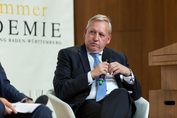 7. Sommerakademie Verbieten, zahlen oder ködern? Umweltschutz zwischen Ordnungsrecht und Marktwirtschaft Dr. Michael Niese, Geschäftsführer/Managing Director WirtschaftsVereinigung Metalle