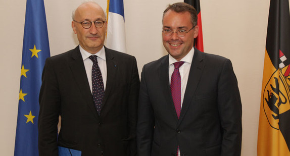 Der französische Botschafter in Deutschland Philippe Etienne (l.) und Europaminister Peter Friedrich (r.).
